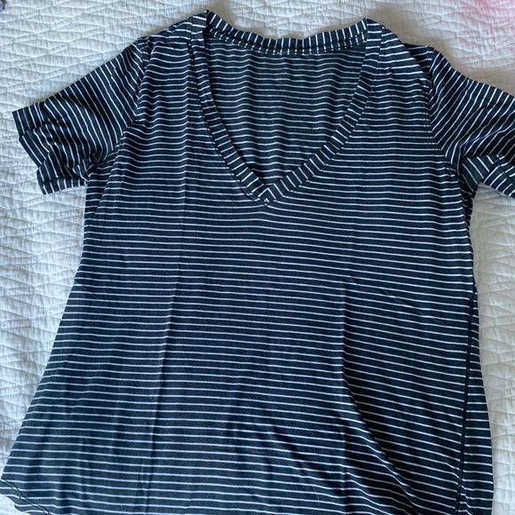 Lululemon love tee short sleeve v neck t shirt - Picture 3 of 3